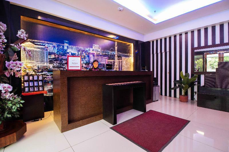 فندق Reddoorz Premium Near Trinoma كويزون سيتي المظهر الخارجي الصورة