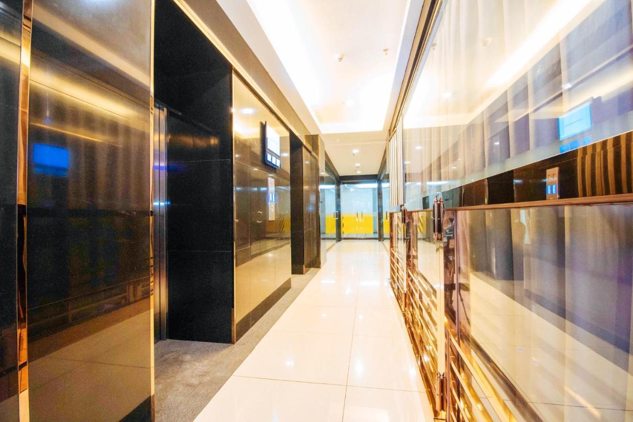 فندق Reddoorz Premium Near Trinoma كويزون سيتي المظهر الخارجي الصورة